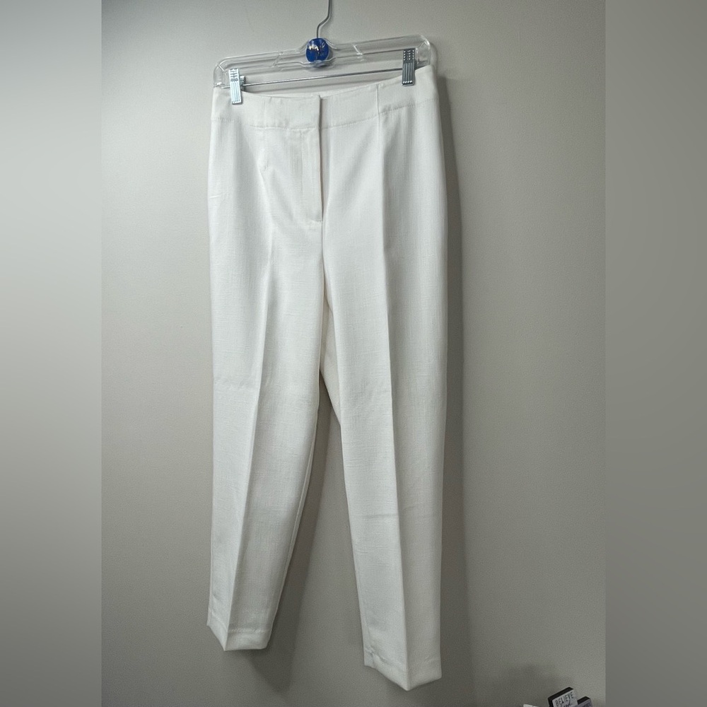 Ann Taylor Cream Trousers~ Size 4
Professional ~ Dress up Office‎ Wear